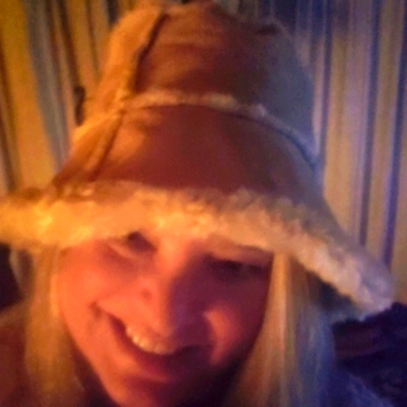 💥SOLD💥Wilson leather bucket hat - Picture 3 of 14